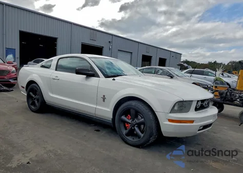 2008 Ford Mustang z USA, uszkodzony, nr VIN 1ZVHT80N385173351